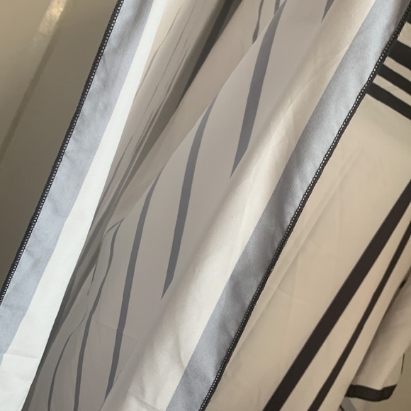 Striking kaftan , use for cover up over swimmers - the sides aren’t sewn - Picture 4 of 4